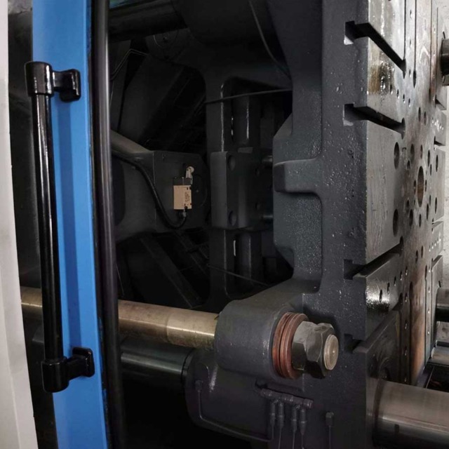 注塑机调机技巧：先快后慢法