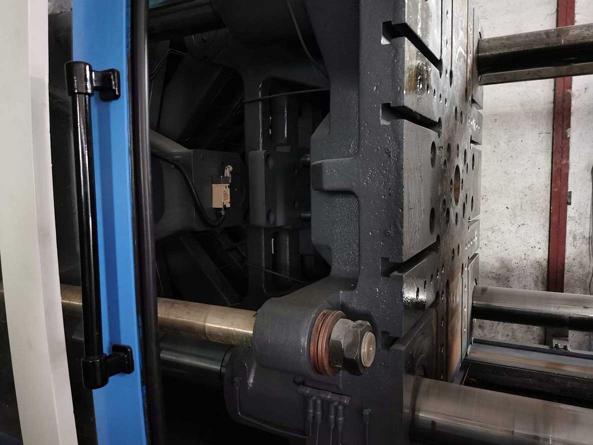 032-注塑机：先快后慢法