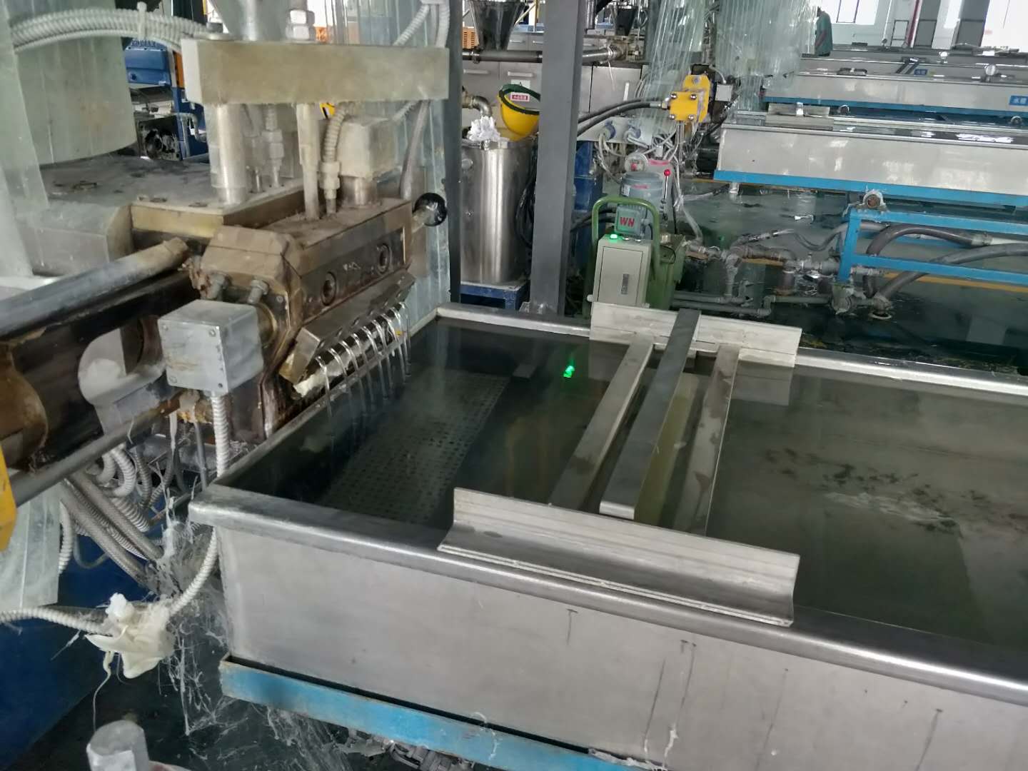 耀世娱乐熔喷PP料生产线